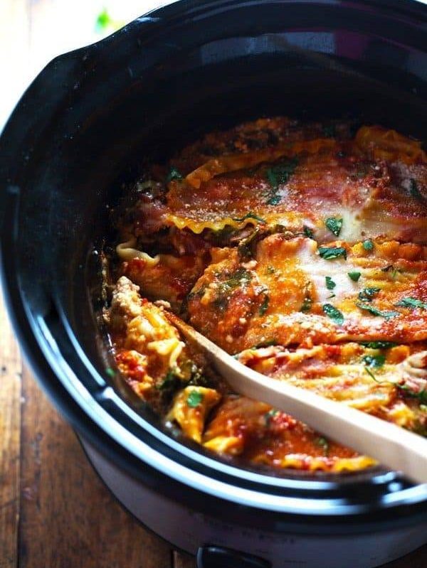 Super Easy Skinny Veggie Crockpot Lasagna - a handful of simple ingredients for a healthy family dinner. | https://discovery-lab.info