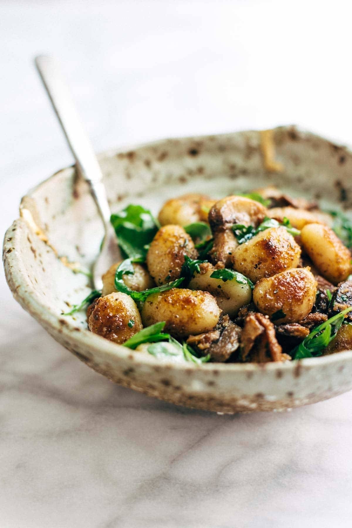 Mushroom Gnocchi with Walnut Pesto and Arugula - a vegetarian bowl that's made with familiar ingredients. Comes together in 30 minutes or less! | pinchofyum.com Mushroom Gnocchi with Walnut Pesto and Arugula - a vegetarian bowl that's made with familiar ingredients. Comes together in 30 minutes or less! | pinchofyum.com