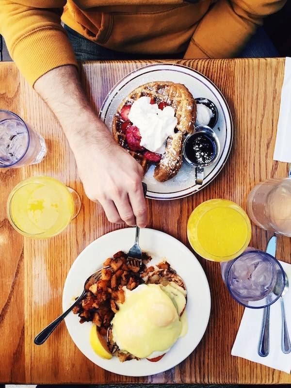 Table with plates of food.