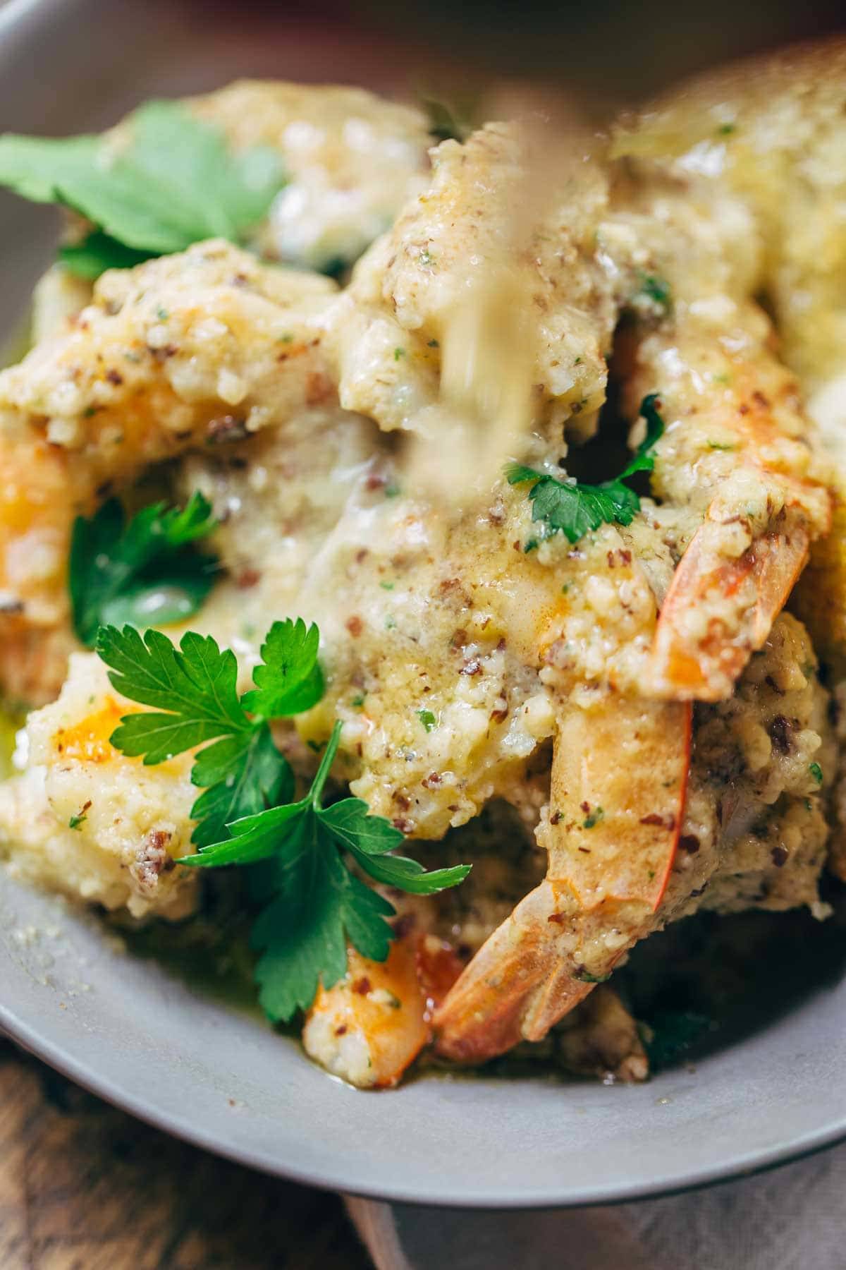 Spanish Shrimp with Garlic Bread Sauce - made with just 7 familiar, easy to find ingredients and fancy enough for company! | pinchofyum.com Spanish Shrimp with Garlic Bread Sauce - made with just 7 familiar, easy to find ingredients and fancy enough for company! | pinchofyum.com